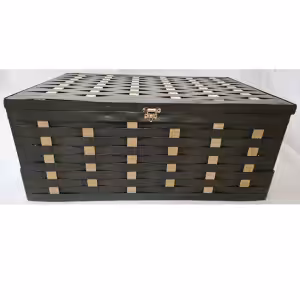 Caixa de presente trançada escura